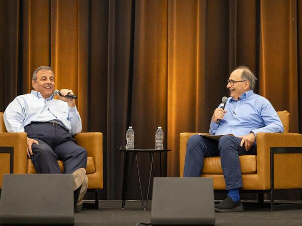 Chris Christie and David Axelrod converse at Arizona State University